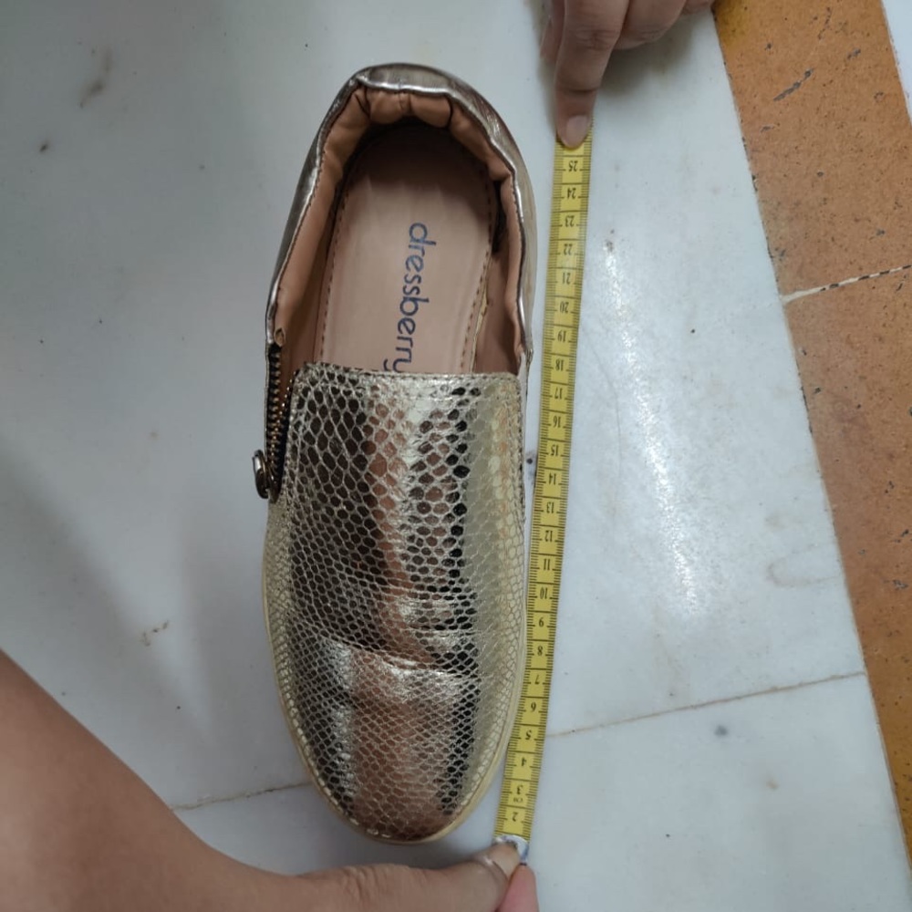 Dressberry gold-toned croc texturedslip-on sneakers size- 36 - Picture 2 of 3